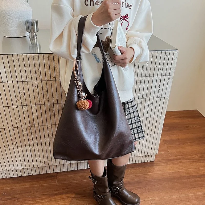 

High-End Women Shoulder Bag With Paris Classic Details And Water-Resistant Material Suitable For Daily Office Commute​