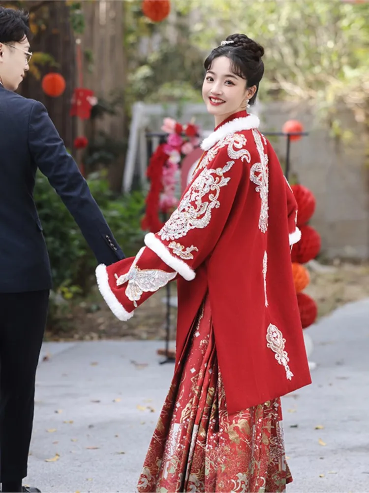 Toasting dress bride's Chinese-style Hanfu thickened shawl wedding return and exit new engagement