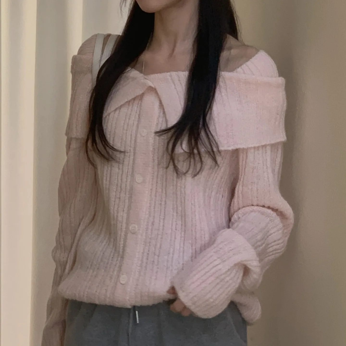 เสื้อสเวตเตอร์ถักสไตล์วินเทจสุดชิคสำหรับฤดูใบไม้ร่วงและฤดูหนาว ปกพับติดกระดุมเม็ดเดียว ทรงหลวม ใส่สบาย เหมาะกับผู้หญิง ใช้งานได้หลากหลาย