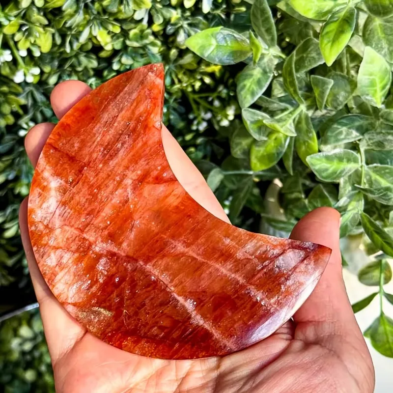 Random Natural Fire Quartz Moon Carving Crystal Crafts Red Fire Quartz Moon Crystal Stone for Home Decor & Gift