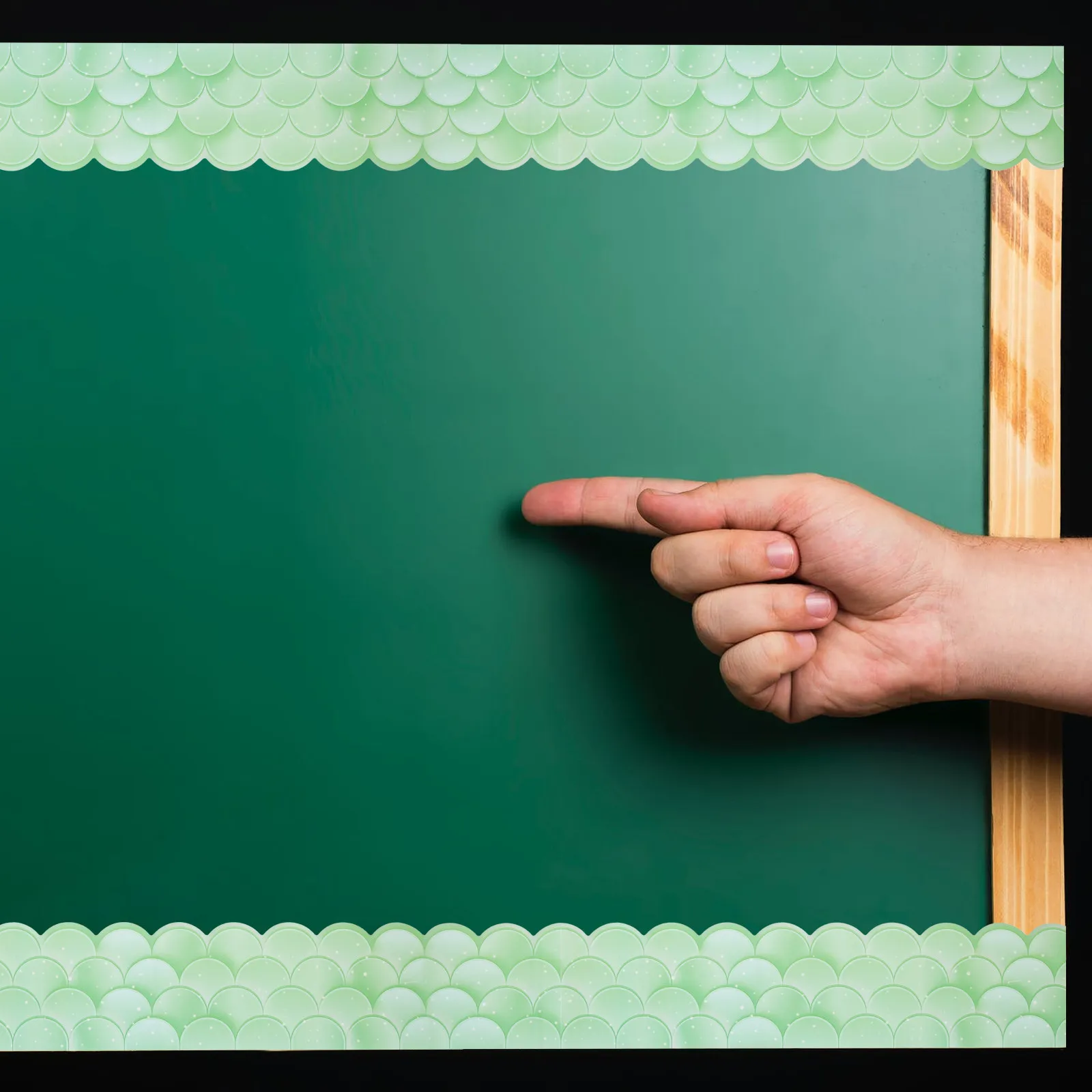 

1 Roll Adorable Wavy Pattern Sticker Flexible Blackboard Border Trim for Bulletin Board Wall Classroom Decorative Craft Use