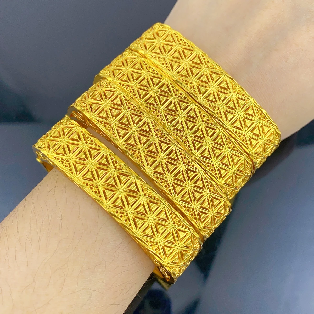 XUHUANG Luxury Dubai Saudi Trendy 24k Gold Color Bracelet Bangle Bracelet For Bridal Bracelet Arabic Jewelry