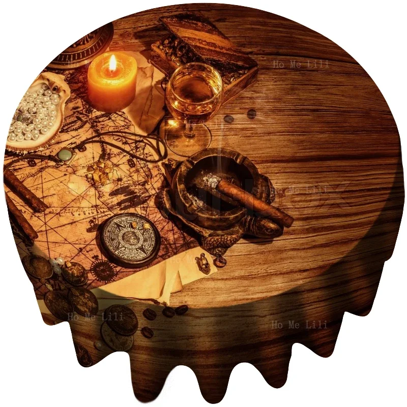 

Пиратская попа, фон сокровищ, скрытые блестящие золотые монеты, старый компас, череп, роза, средневековая круглая скатерть в стиле гранж от Ho Me Lili