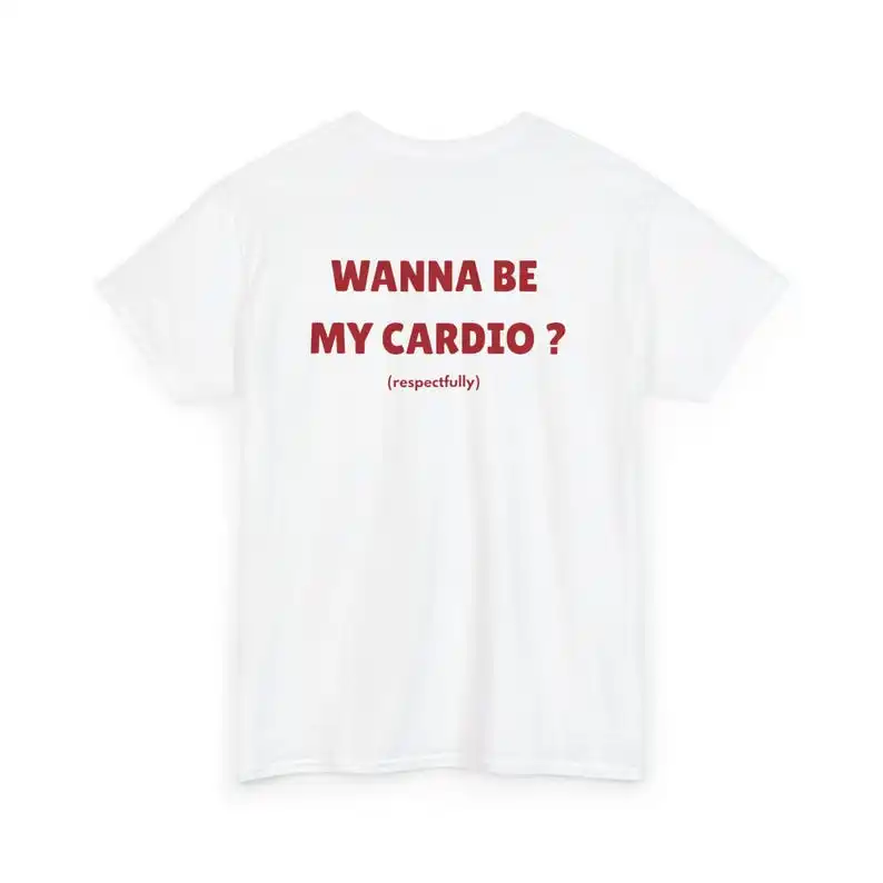 Camiseta humorística con eslogan Cardio Pun (frases de doble entrada + estilo minimalista informal + elemento de humor social ligero)