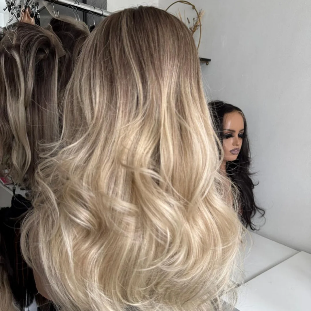 باروكات صناعية بدون صمغ، شعر مستعار صناعي مموج من الدانتيل مع جذور داكنة، تسليط الضوء على مظهر أشقر فاتح، شعر مستعار فوتورا يوميًا