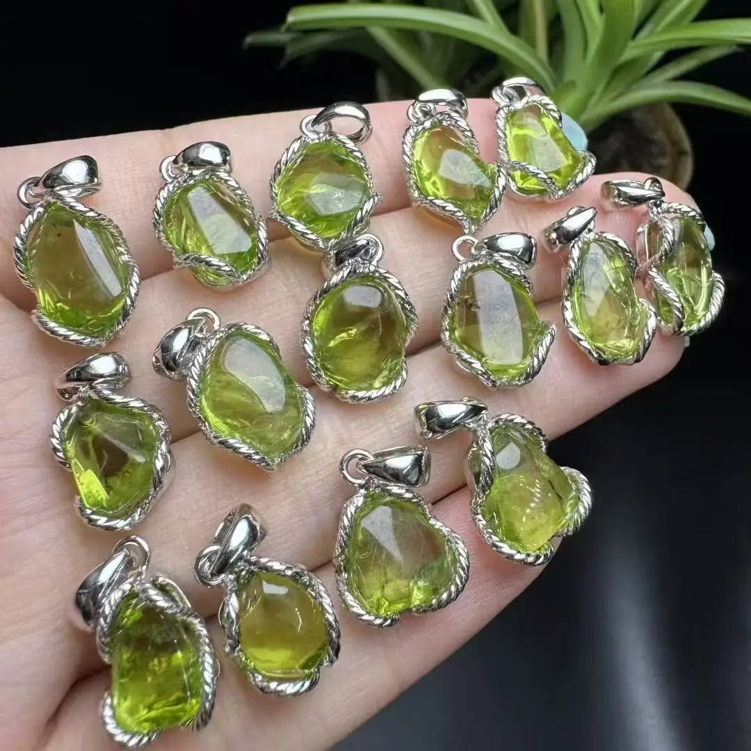 Unit One Piece 925 Silver Buckle With Popular Sale Natural Olivine Crystal Healing Faceted Free Form Gemstone Jewelry Gift