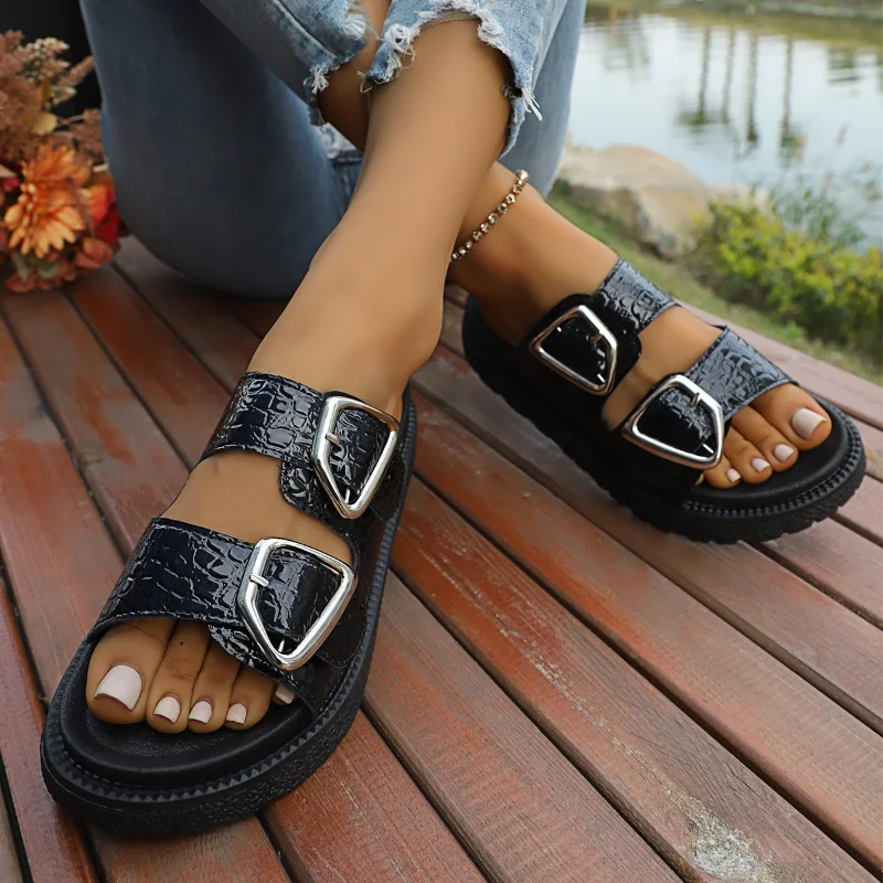 

Casual Metal Buckle Thick Bottom Beach Slippers Women Summer 2026 Gold Silver Platform Sandals Outdoor Soft Soled Casual Sandals