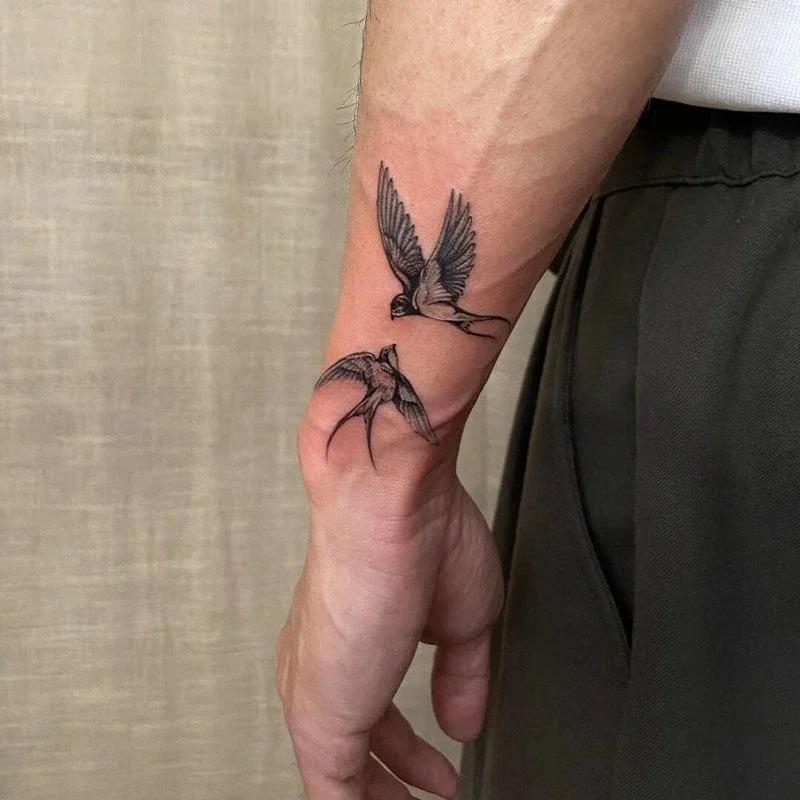 

A Pair of Lovebirds Herbal Juice Temporary Tattoos Small Size Waterproof Fake Tattoo Sticker Last for 15 Days Couple Tatoo