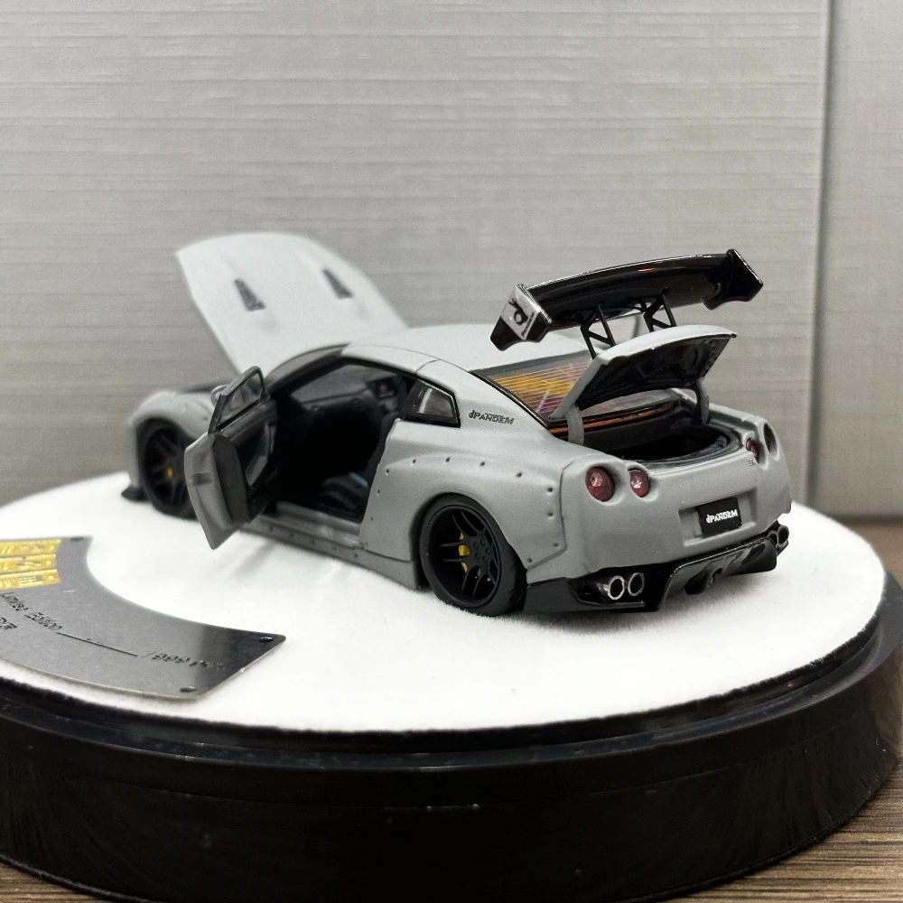 سيارة موديل PGM 1:64 GTR R35 PANDEM Zero Fighter Diecast