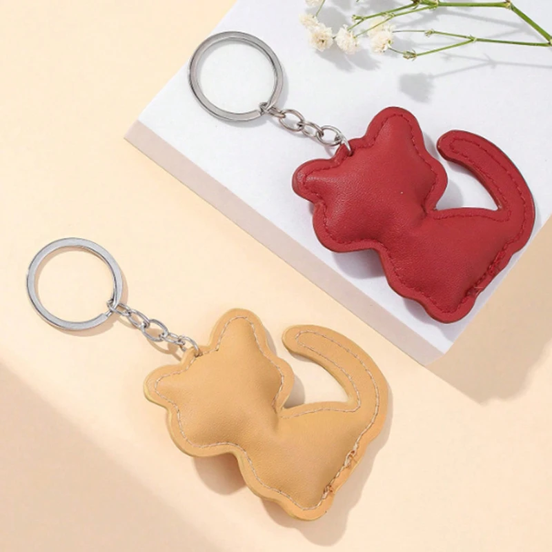 Cute Cat Leather Keychain com pingente de algodão, Boneca Animal dos desenhos animados, Chaveiro Cheio de gatinho Encantos de mochila de carro