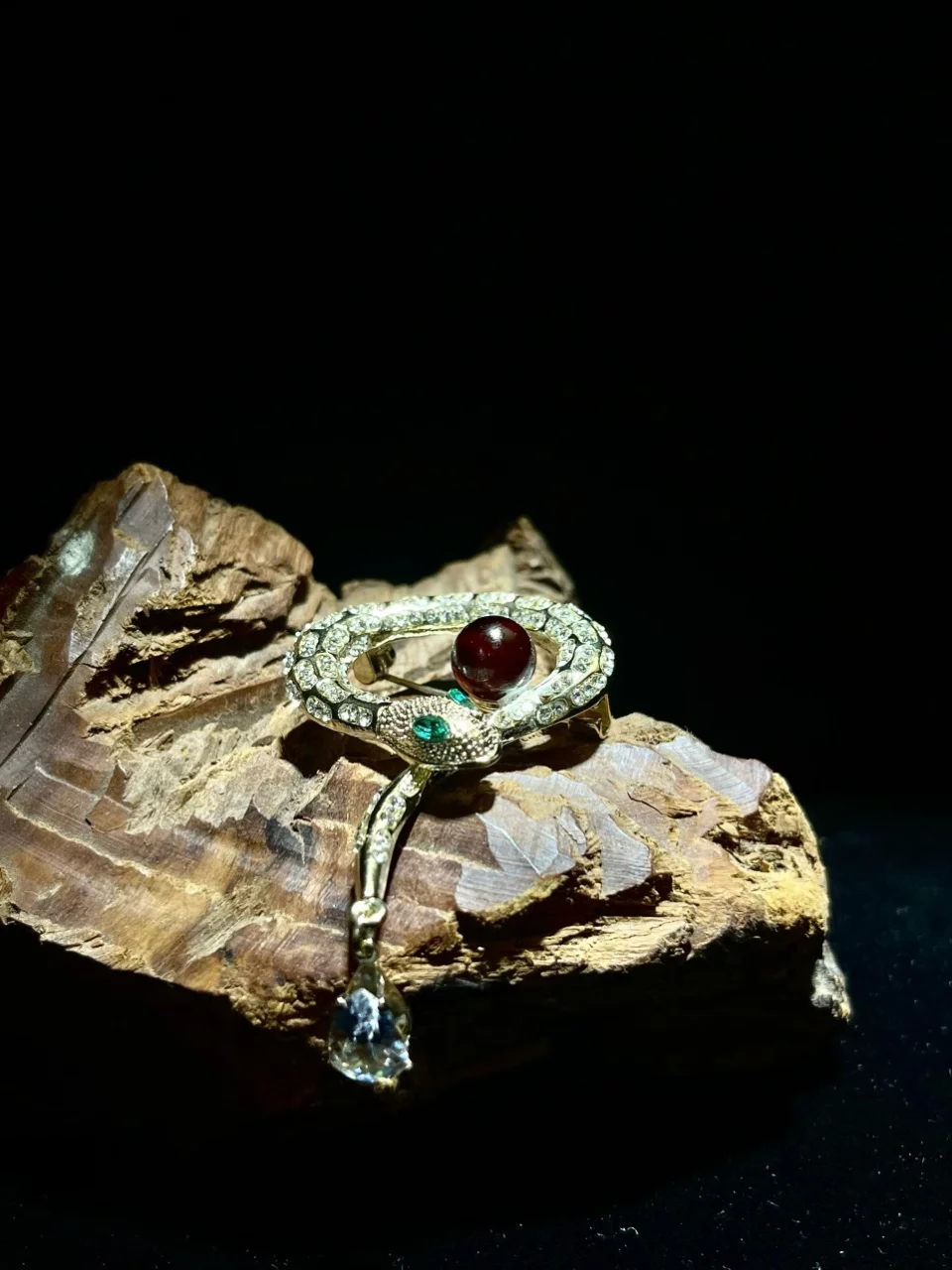 Certificated Natural Baltic Brown Amber Snake Brooches For Women Men Unisex Real Organic Gemstone Bee Horse Tiger Pin Accessory