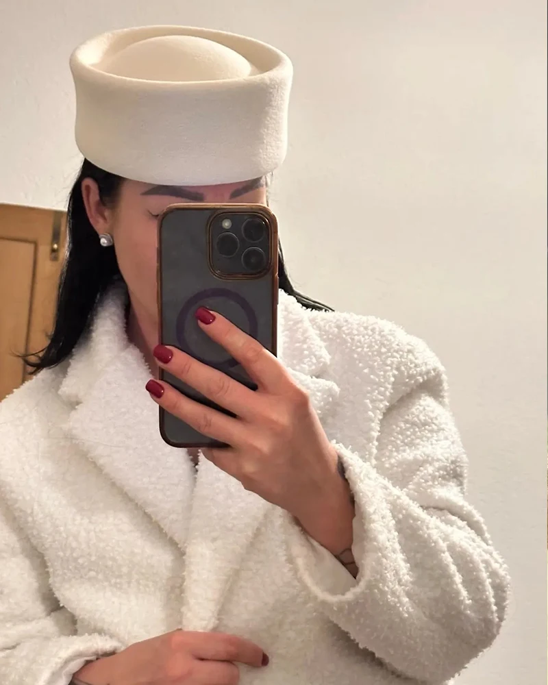 Britische Retro-Aristokratische Mode-Stewardess-Mütze aus Wolle für Damen, elegante französische kleine 54 cm Miniatur-Mütze – Detail 1