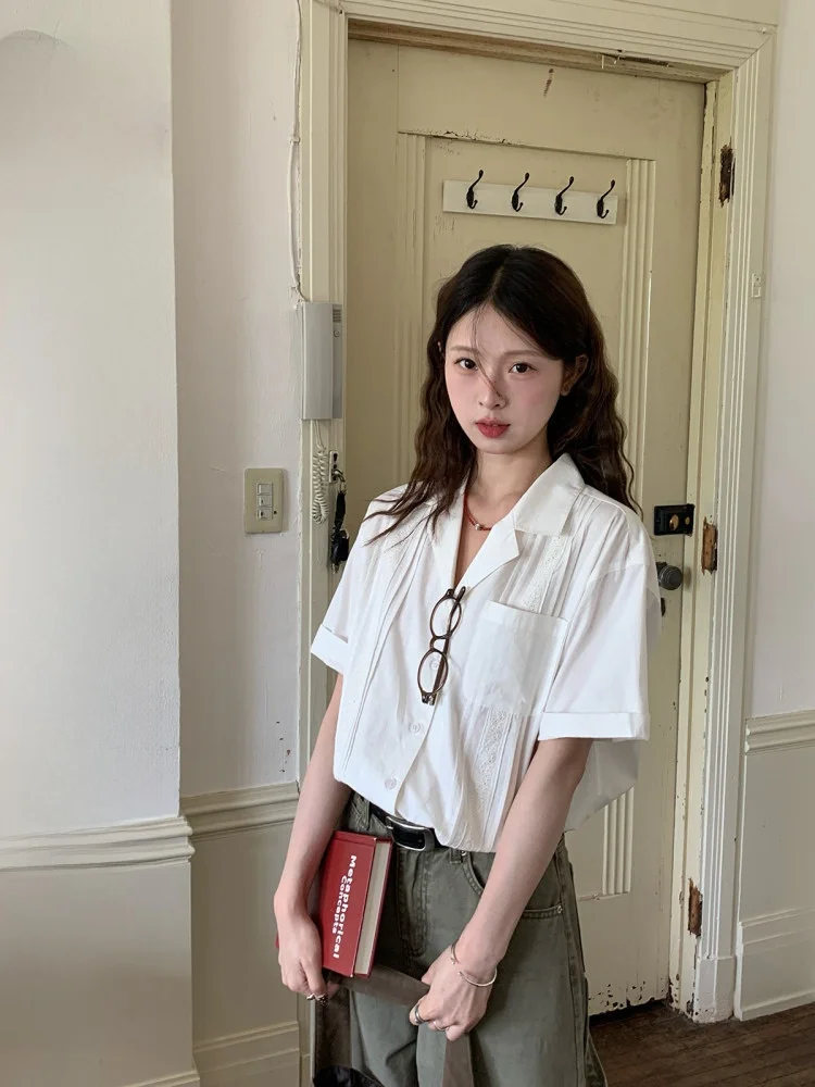 

Женская блузка с кубинским воротником и кружевными вставками, однотонная, винтажная, свободного кроя, с пуговицами