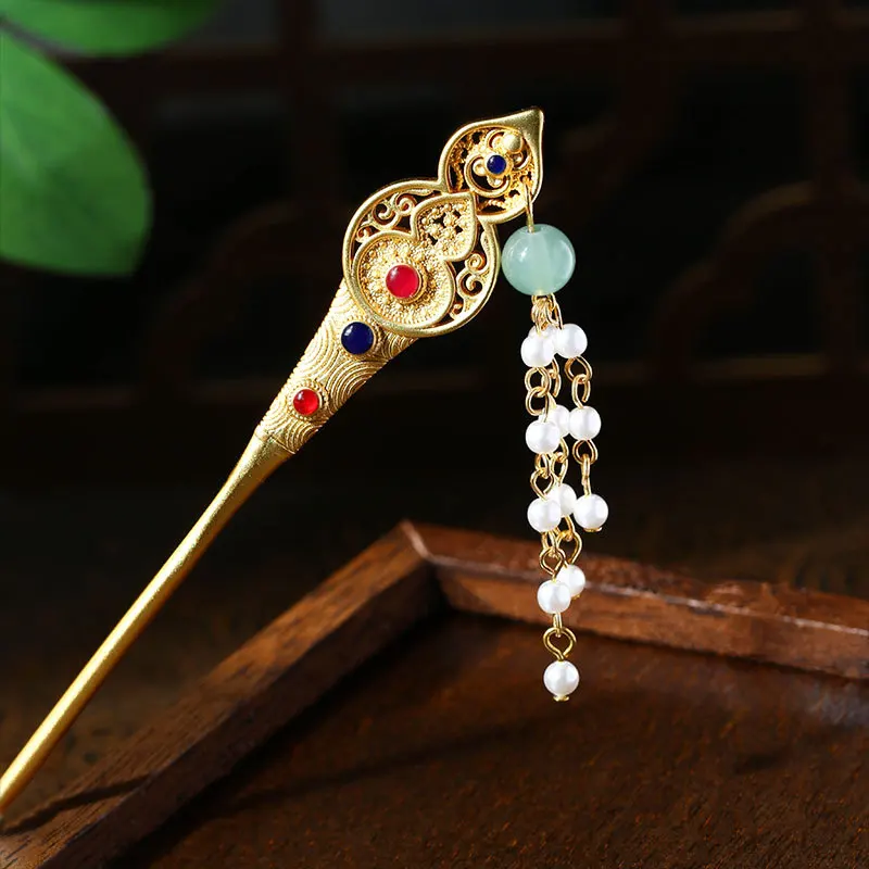 

New Chinese style inlaid with two-color jade beads hanging gold hairpin, all-match hairpin for clothes shows the queen's tempera