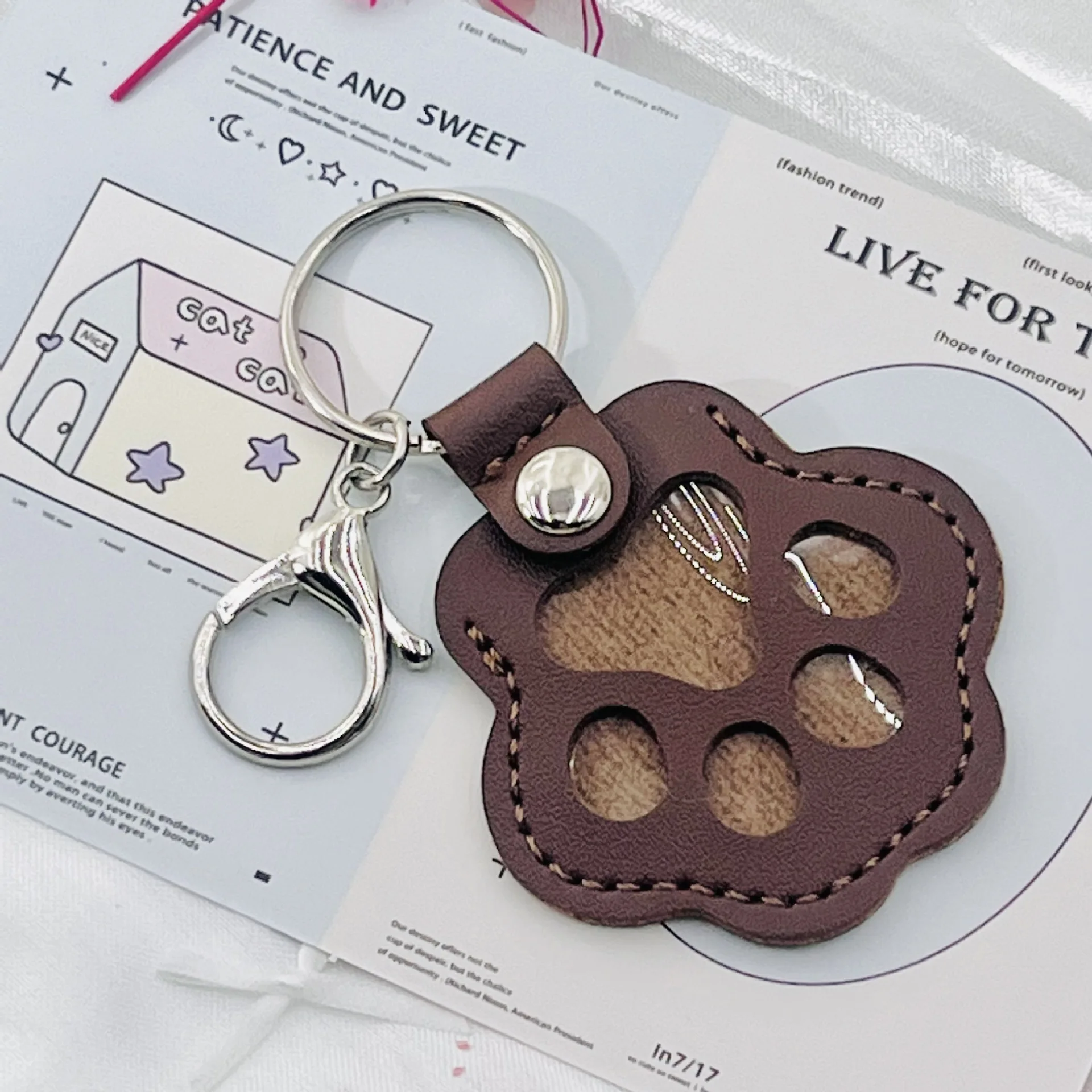 Personalisierter Haustierhaar-Aufbewahrungsanhänger Schlüsselanhänger Auto-Leder-Taschenanhänger Niedlicher Schlüsselanhänger Einzigartiges Hängendes Ornament Accessoires Geschenk – Detail 9