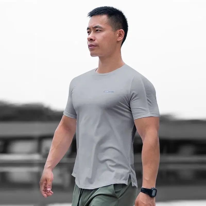 

Men's Quick-Dry T-Shirt: Lightweight and Breathable with Stretchy Fabric for Fitness, Running, and Training