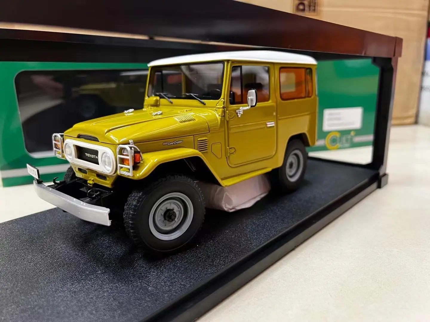 Cult Modellen! 1:18 Schaal Hars Model Auto Land Cruiser Fj40 Suv Nieuw In Doos