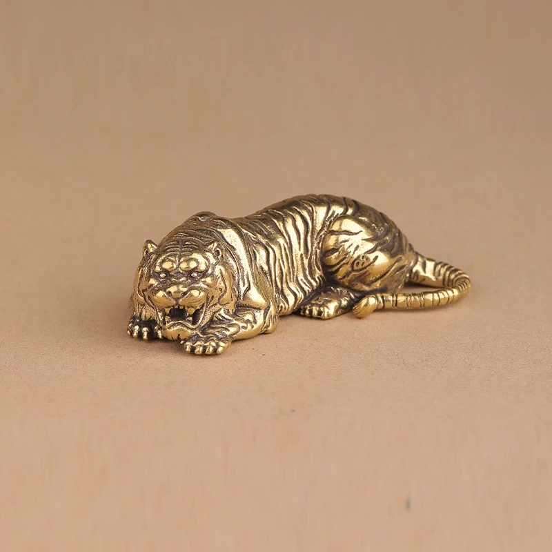 Retro Mini Brass Tiger Desktop Ornament Chinese  Zodiac Auspicious Tiger Decor Wenwan Tea Pet Hand Piece