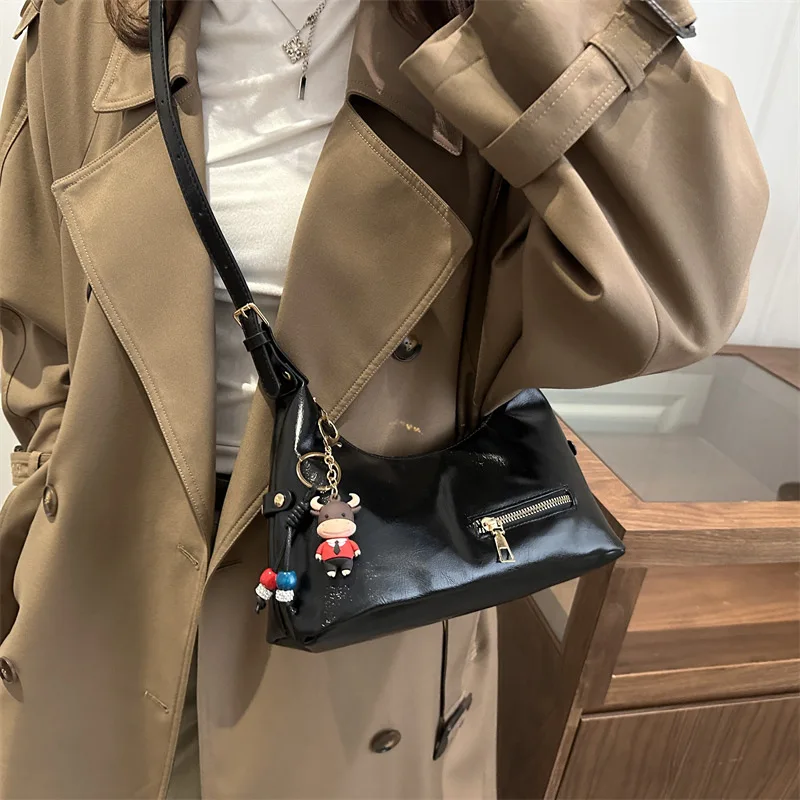 

2025 autumn and winter new casual dumpling bag fashionable and individual shoulder bag simple and elegant bag for women