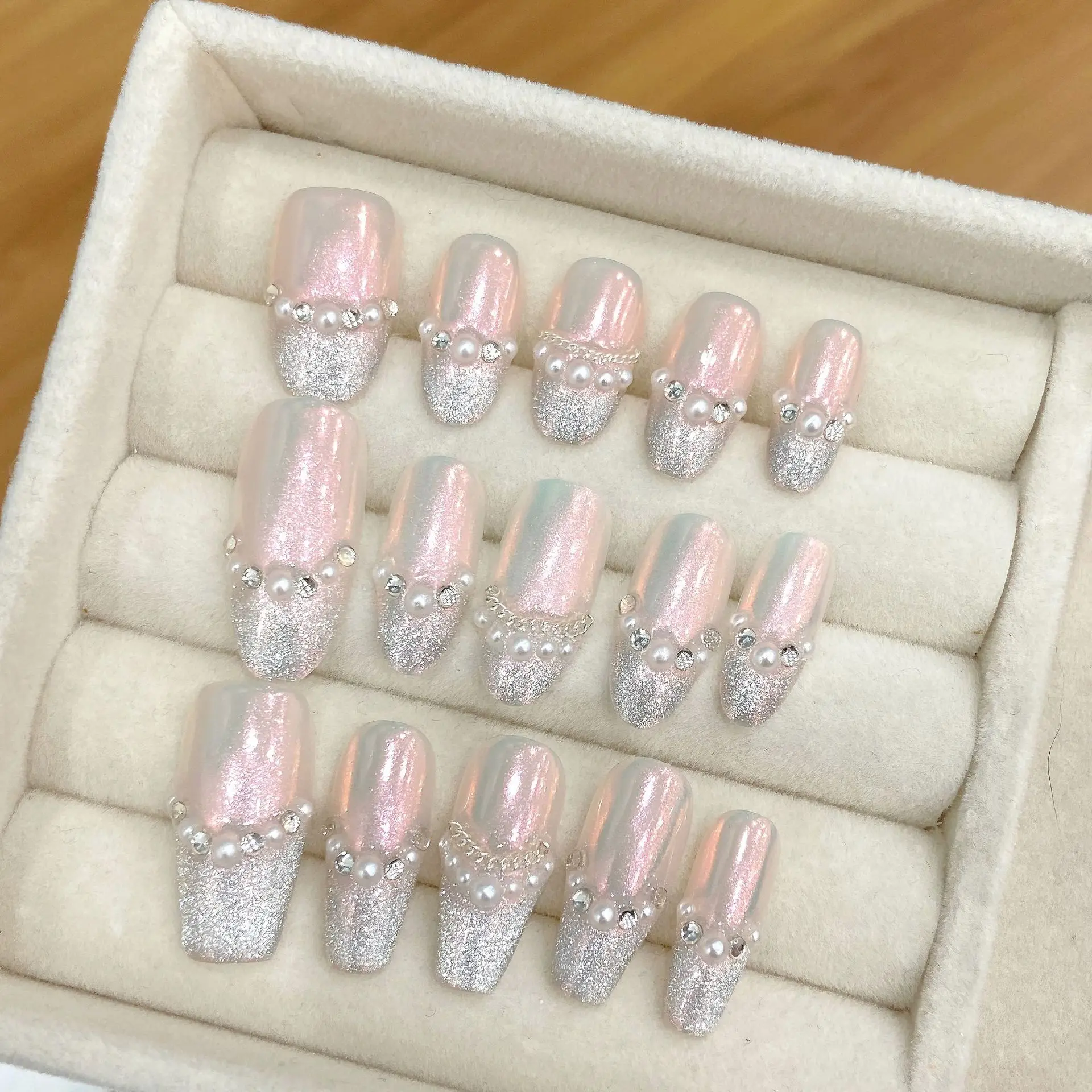 

Mid-length Pearl Decoration French Handmade Press On Nails For Ladies Professional Wearable Advanced Fake Nail Designed Nail Art