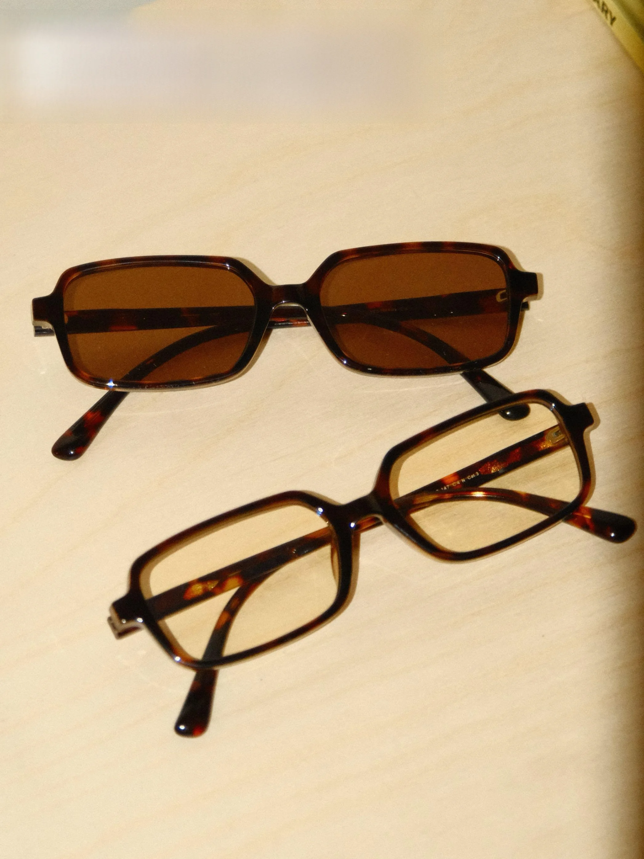 

Hyalineee Miu Faionable Square Frame High-End Board Sunglasses Anti-Blue Light l Look Glasses Frame for Girls