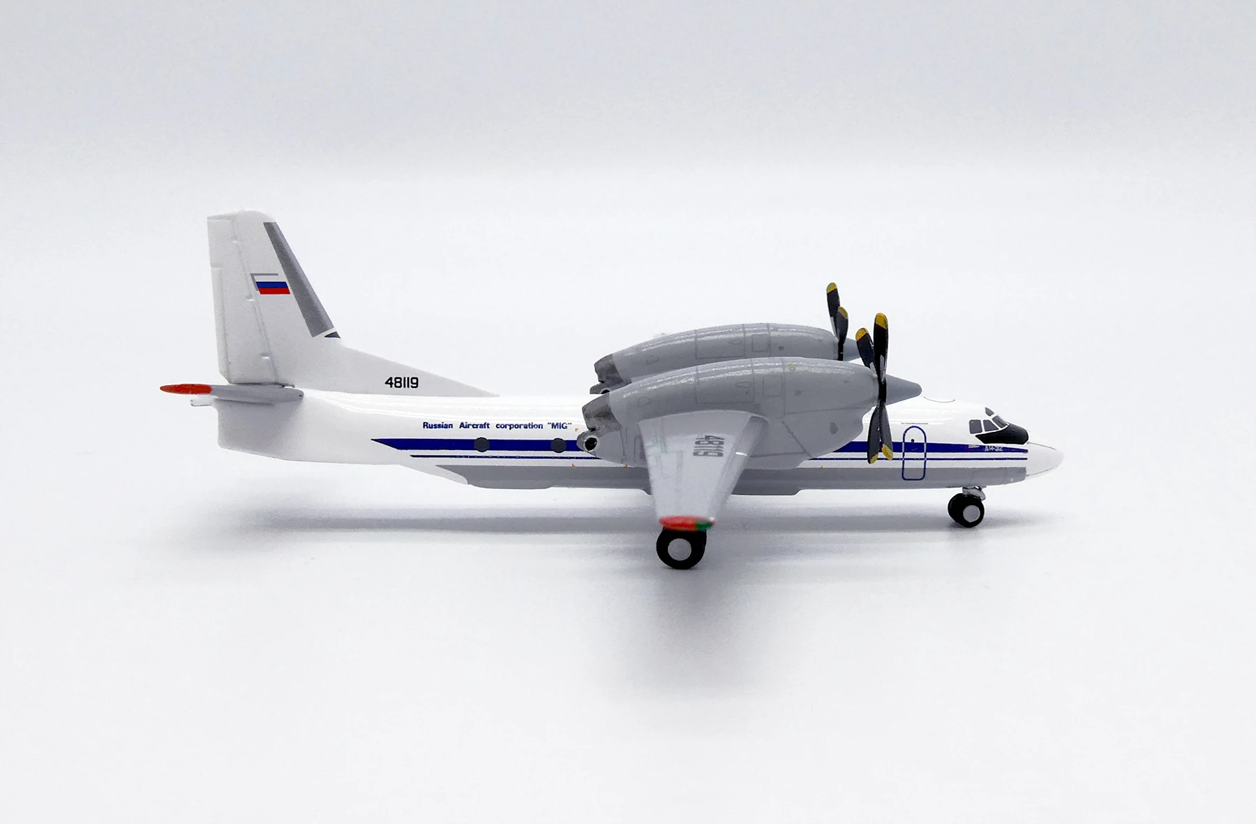 LH4329 1/400 Russian An-32 transport aircraft model 48119 Alloy finished product collection model