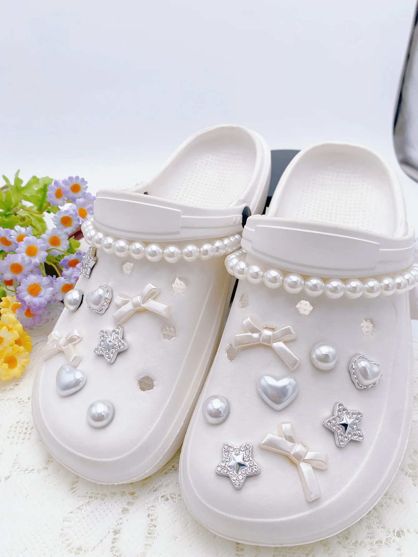 18 Pcs Trendy White Pearl Chain Bow DIY Detachable Shoe Charms, Versatile Accessories for Garden Shoes & Sandals, Outdoor Shoe D