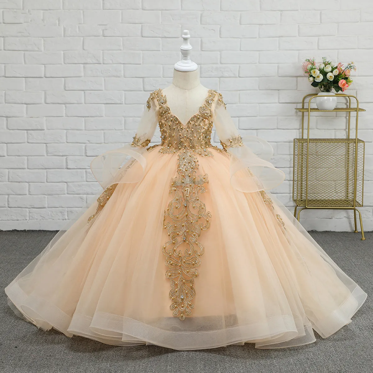 

Vintage Glitter Puffy Lace Girl Princess Dresses Kids Crystal Scoop Evening Prom Dress Nude Ruffles Sleeves Flower Gril Dresses