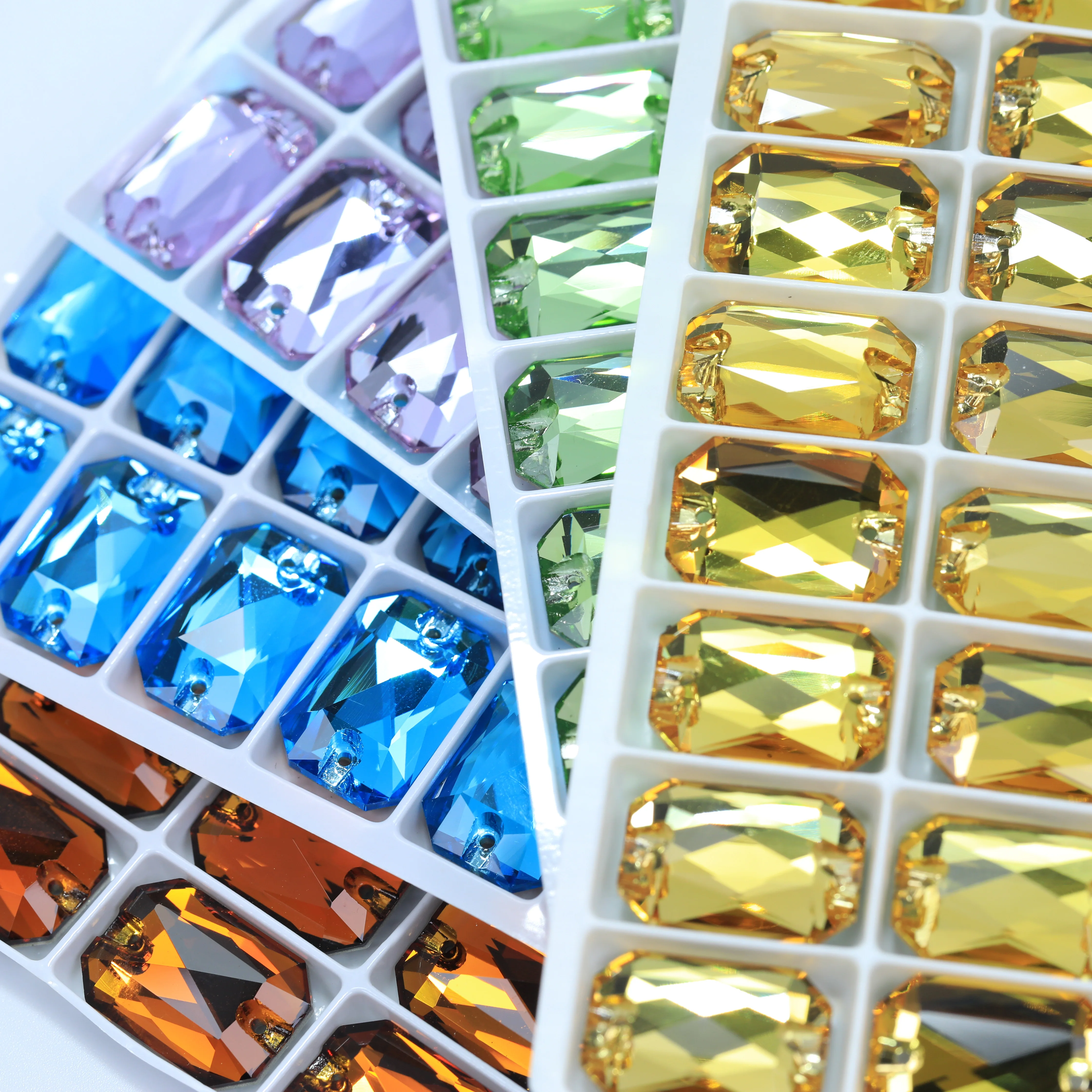 Hochwertige Glas-Kristall-Strasssteine mit flacher Rückseite, rechteckig, achteckig, zum Aufnähen, weiß plattiert, bunt, für Kleidung, Taschen, Schuhe, DIY-Kunst. – Detail 5