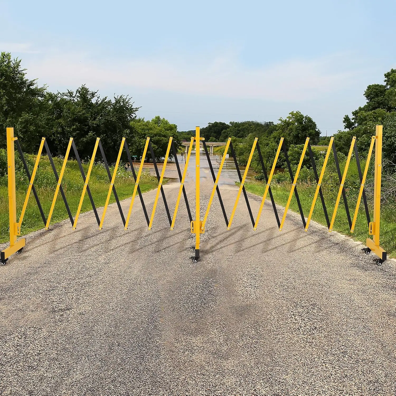 

Heavy-Duty 16FT Expandable Metal Barricade Gate – Folding Portable Safety Barrier with 6 Wheels for Driveways, Industrial & Residential Crowd Control, Adjustable Telescopic Corner Model