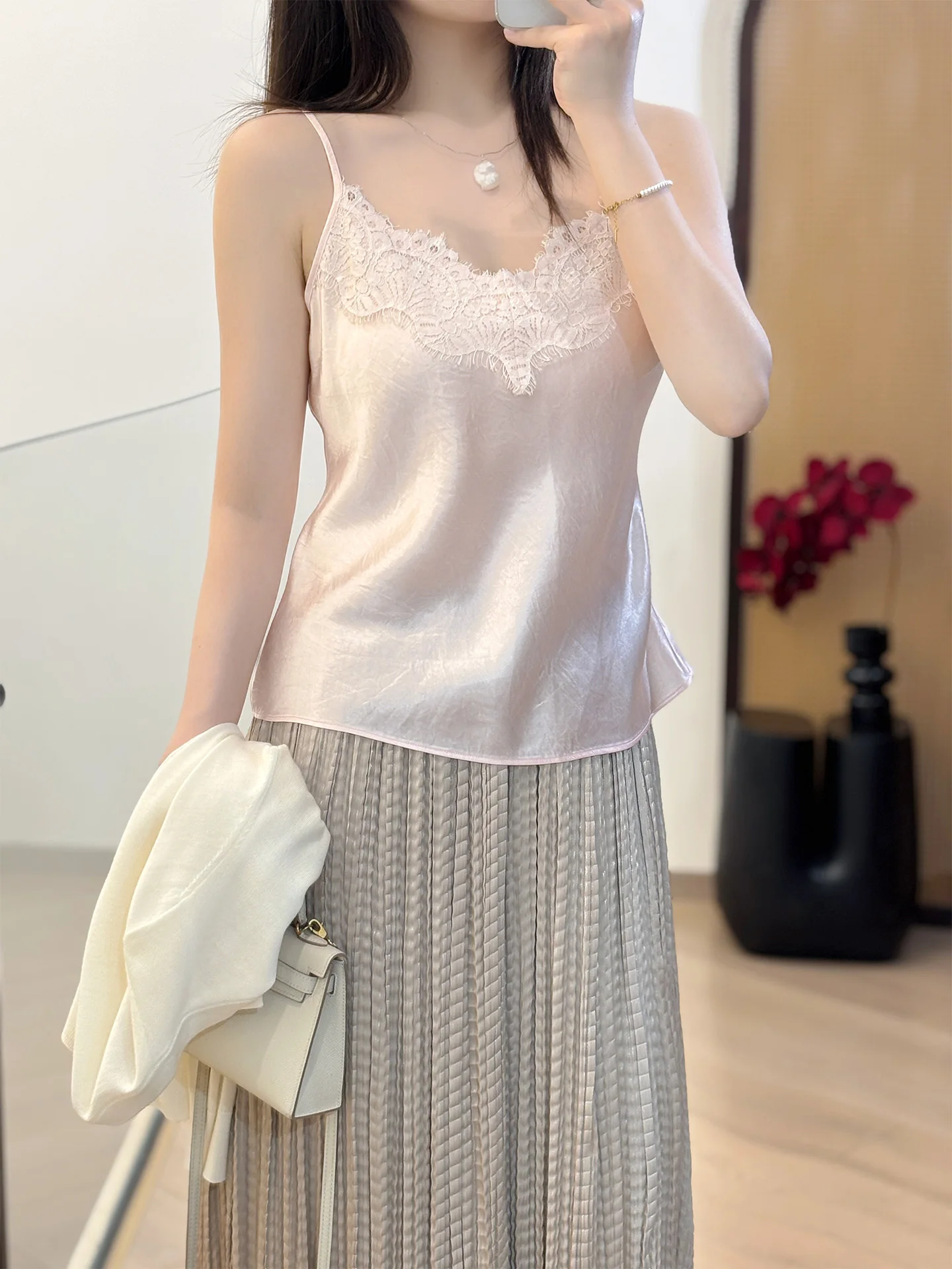 

Изысканный глянцевый ацетатный топ-халтер с кружевной отделкой, три цвета, легкий, роскошная текстура, женская майка Pet Nameless