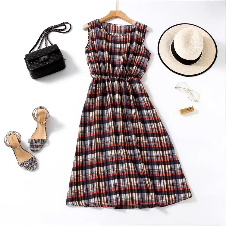 

Классическое клетчатое платье макси для мам среднего возраста, свободного кроя, с модными вставками, в молодежном стиле, весна-лето, с круглым вырезом