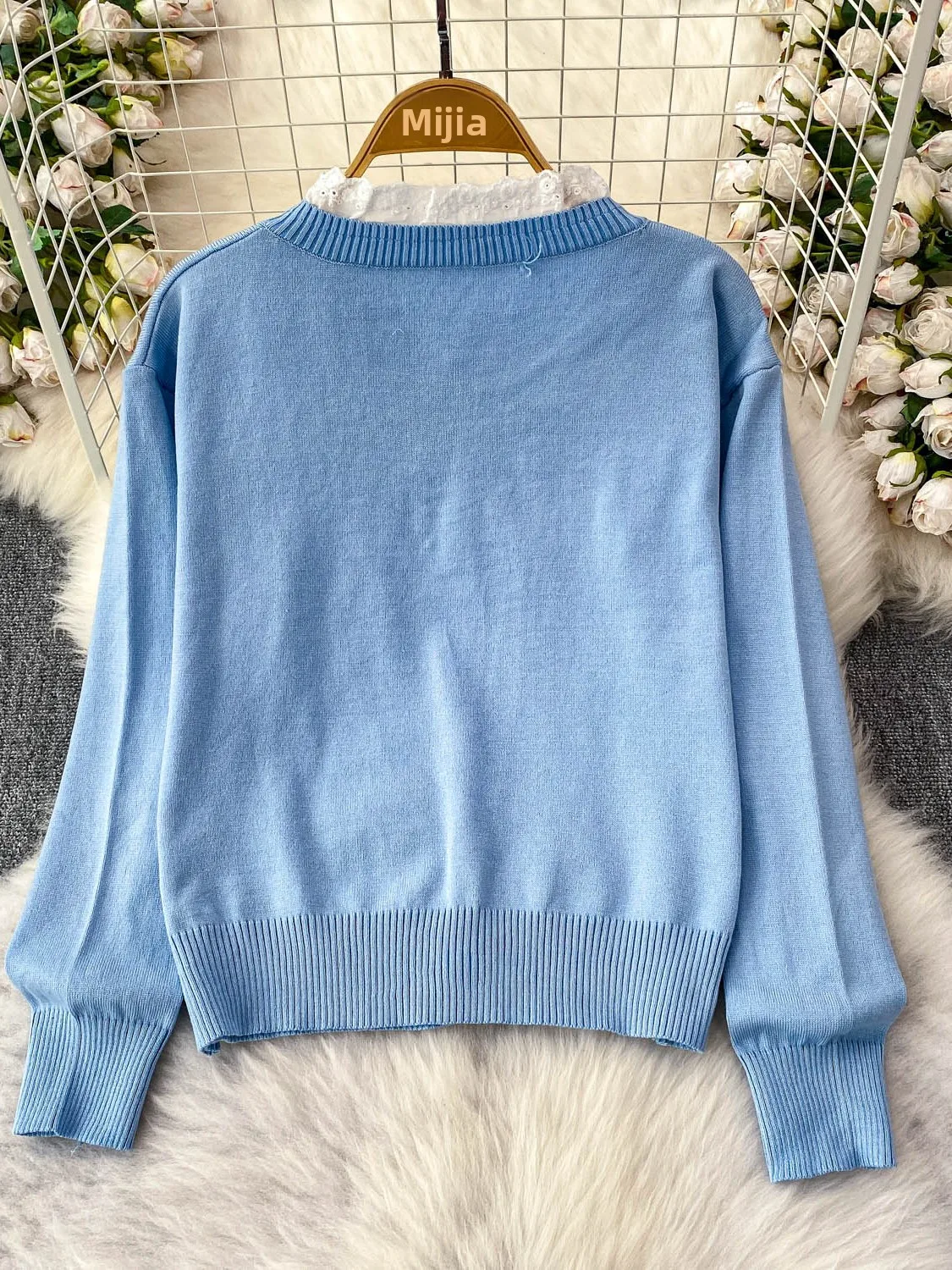 เสื้อถักนิตติ้งผู้หญิงทรงหลวมสไตล์เกาหลี สีชมพูแต่งขอบลูกไม้ กระดุมเดี่ยว ดีไซน์ปม ผ้าเนื้อนุ่ม สวมใส่สบาย เหมาะสำหรับเดินทาง