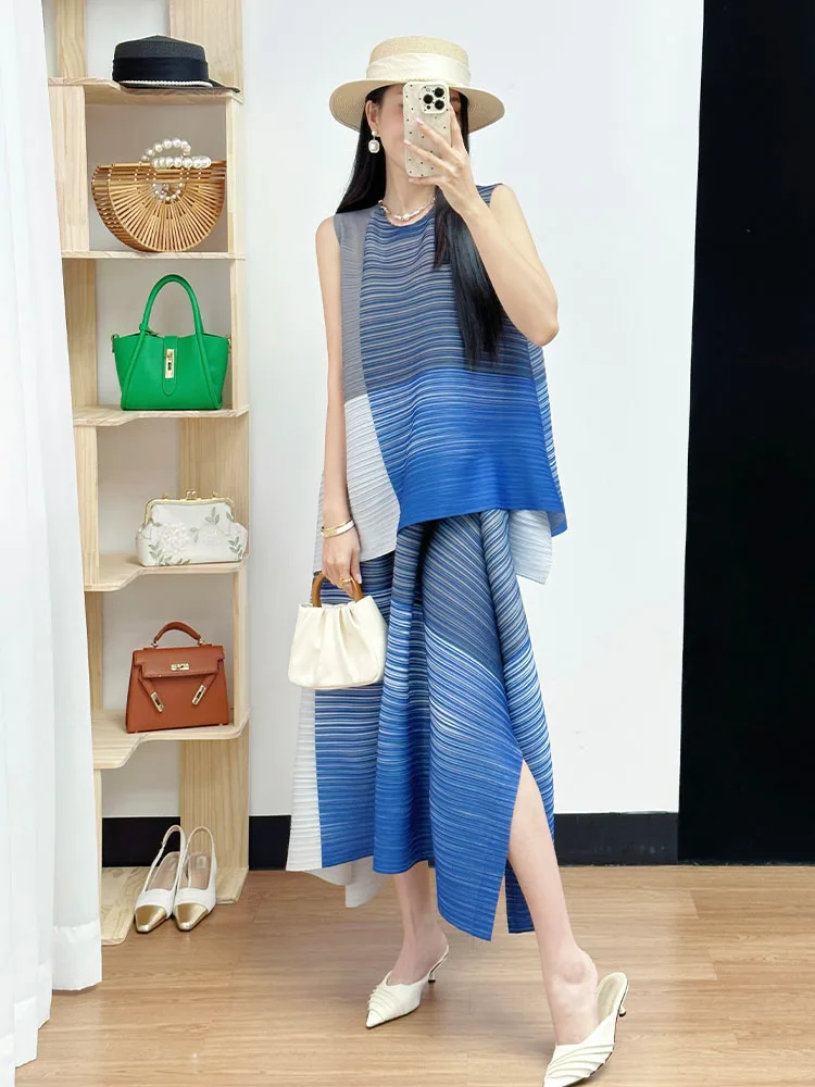 

Летний комплект из топа и юбки в клетку с цветовыми блоками, асимметричный, без рукавов, с неровным подолом, из полиэфирного волокна, с круглым вырезом, состоящий из двух предметов.