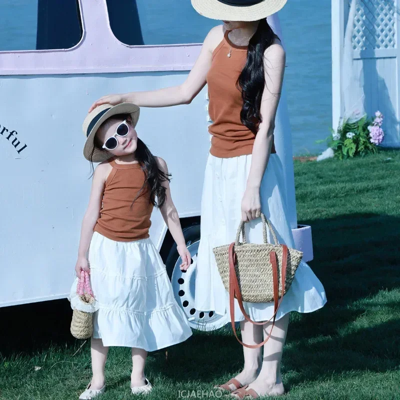 

2025 Mom Baby Girls Vest White Skirts Two Piece Sets Mother and Daughter Clothes Outfits Summer Matching Clothing Mommy and Me