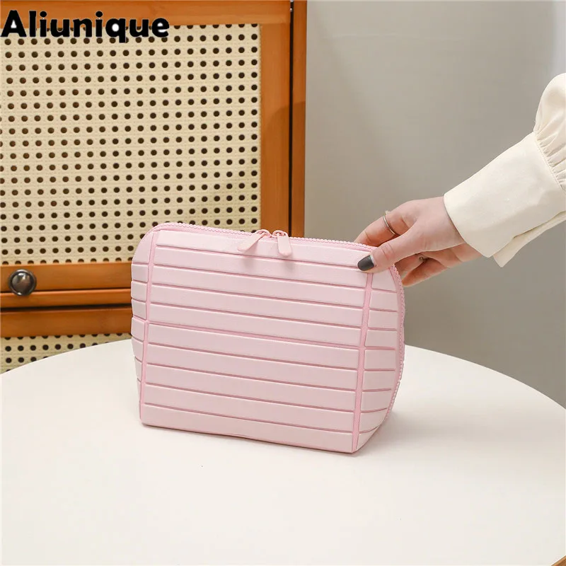 Casual 1pcs Striped PVC Storage Bag Large Capacity Outdoor Travel Toiletries Organizer Pouch Portable Travel Cosmetic Bag New