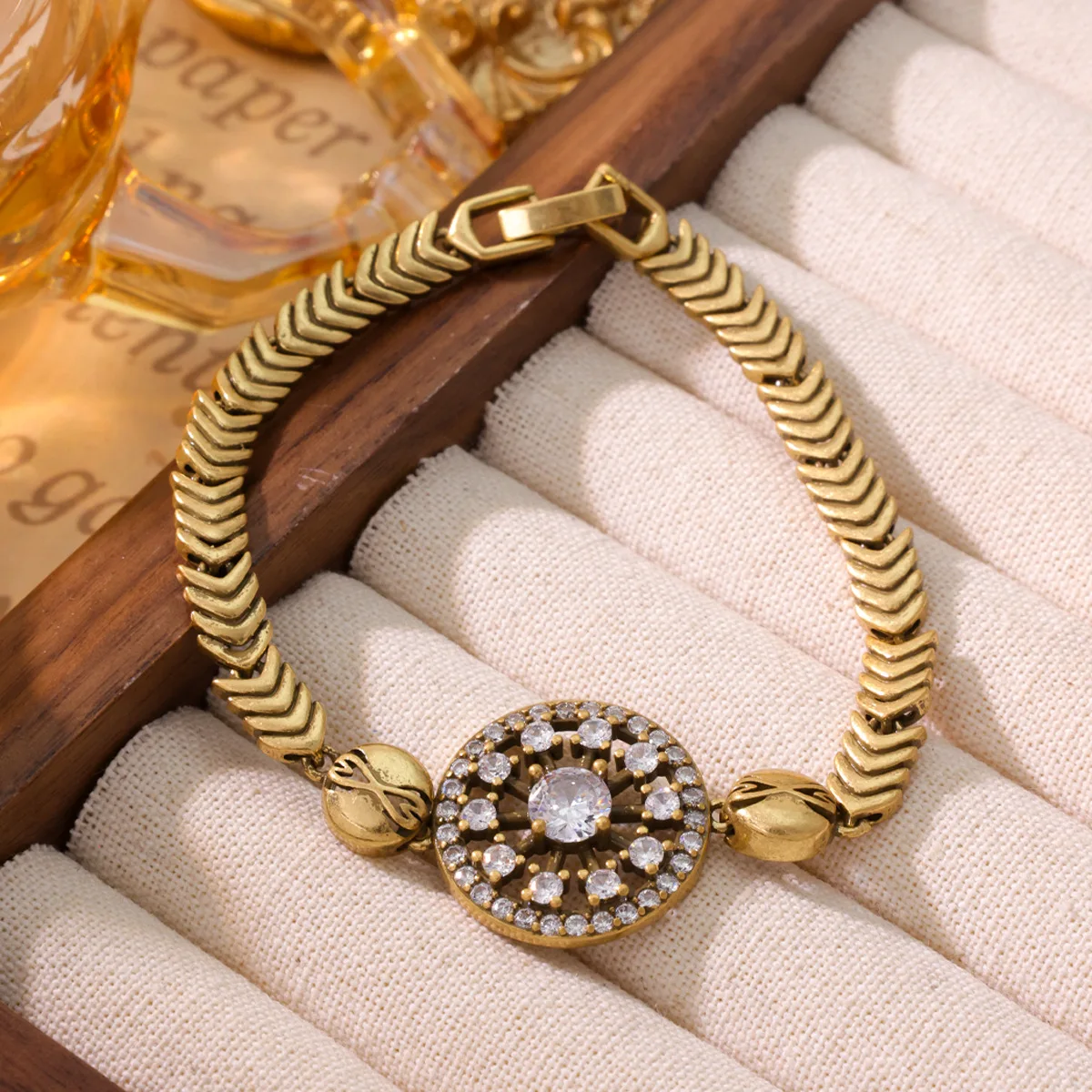 Vintage Retro Fashion Distressed New Hand Jewelry Niche Design High-end Elegant Versatile Bracelet