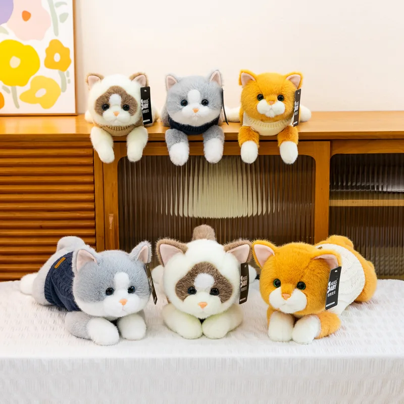 

Очаровательный плюшевый котенок — очень мягкая и милая игрушка, идеальный пушистый друг и подарок для детей и любителей кошек.