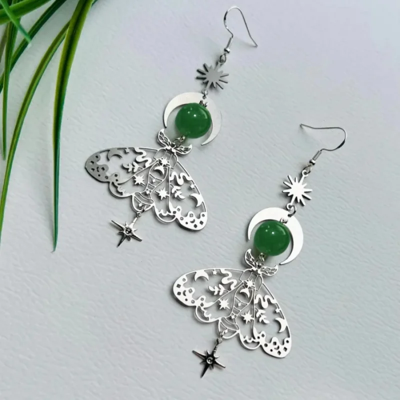 2 قطع رائعة الهيكل العظمي العثة نجمة القمر البوهيمي نمط الحجر الطبيعي معدن فضي اللون الأخضر اللون مطرز استرخى أقراط