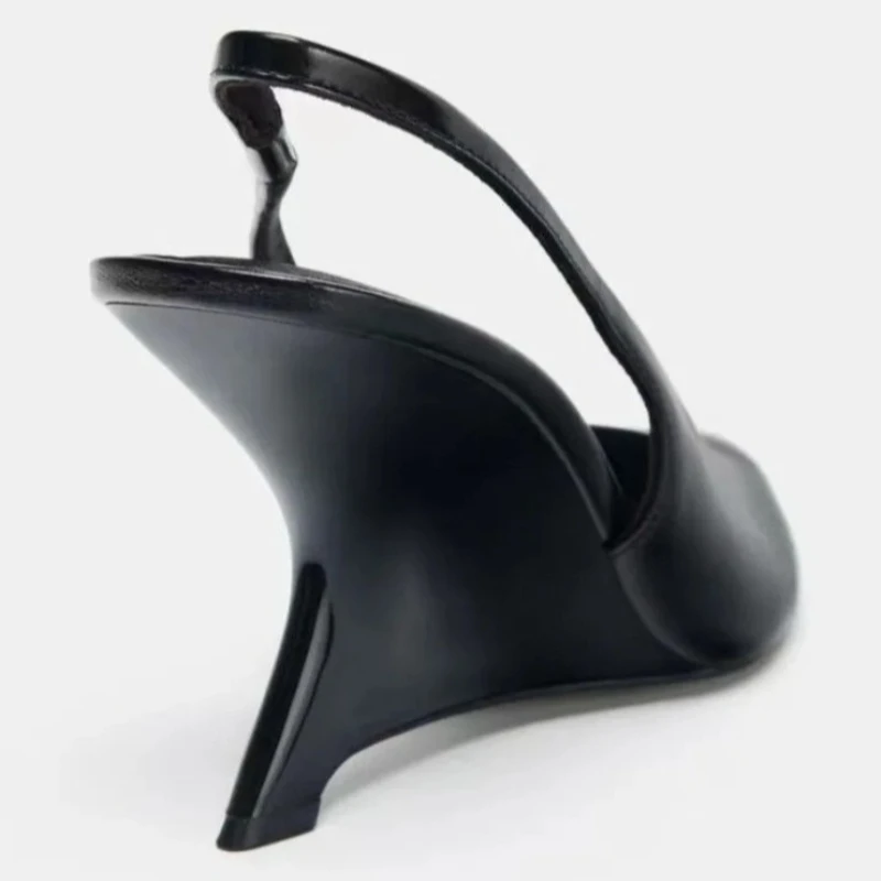 Модные женские босоножки на танкетке из лакированной кожи, пикантные туфли-лодочки с острым носком, вечерние туфли на массивном каблуке, офисные черные элегантные туфли на высоком каблуке