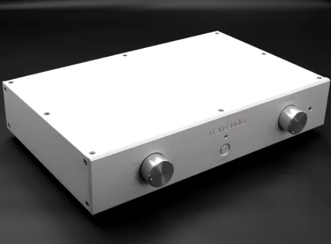 

FM266 использует флагманскую схему предусилителя и обслуживает двухканальный независимый интегрированный высококачественный аудио предусилитель.