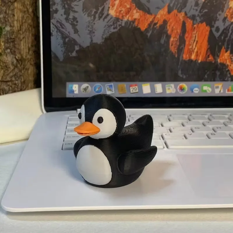 Penguin ornaments made of plastic are not easy to break and make perfect gifts for offices, living rooms and desks