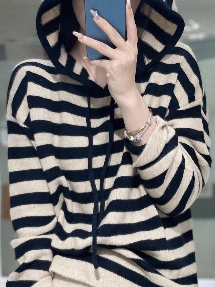 

New hooded sweater in autumn and winter with 100% pure cashmere female stripes.