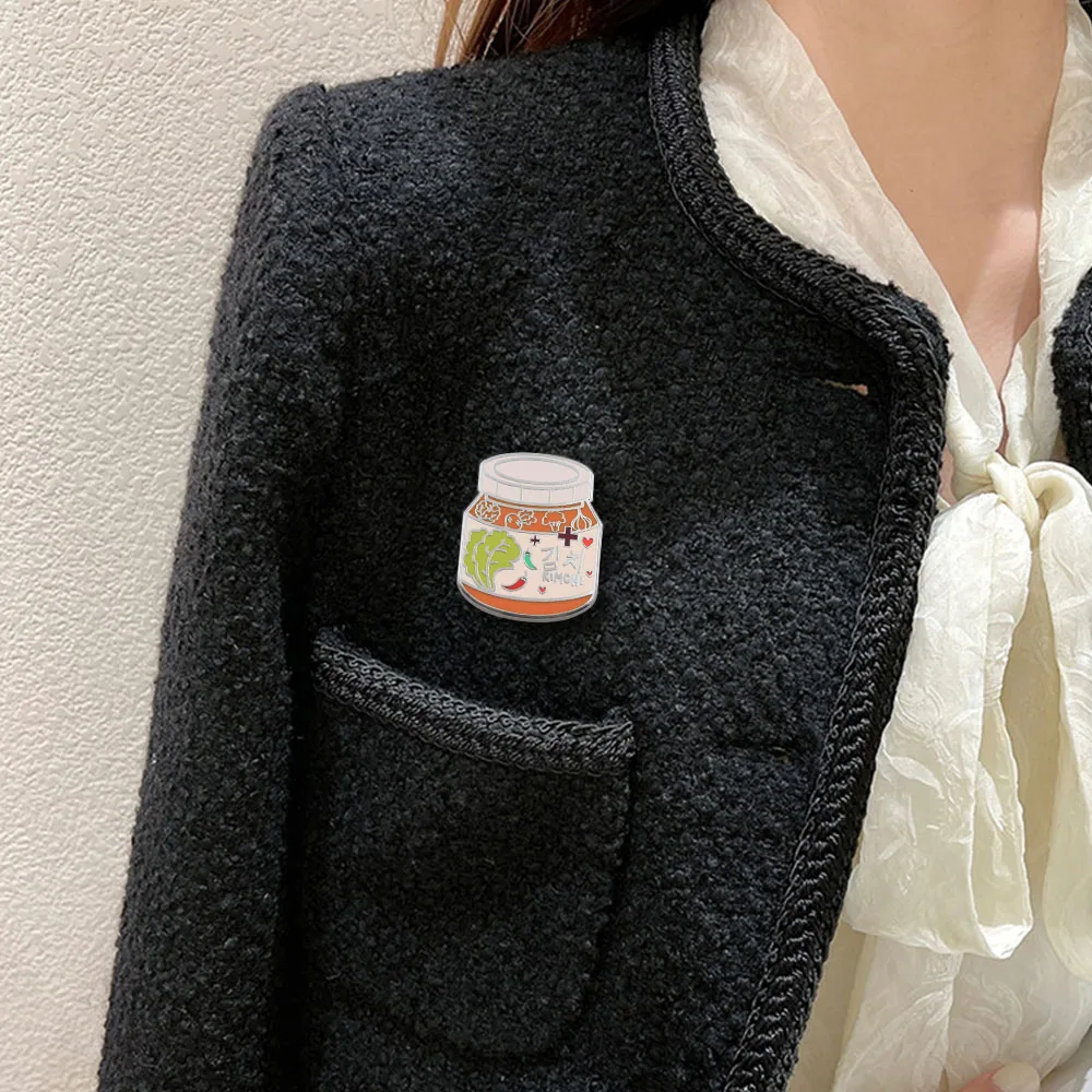 Niedliche Kimchi-Glas Emaille-Pin, Brosche mit koreanischem Essen-Motiv, lustiges Kimchi-Abzeichen für Rucksäcke und Kleidung, ein stilvolles Geschenk für Essensliebhaber. – Detail 7