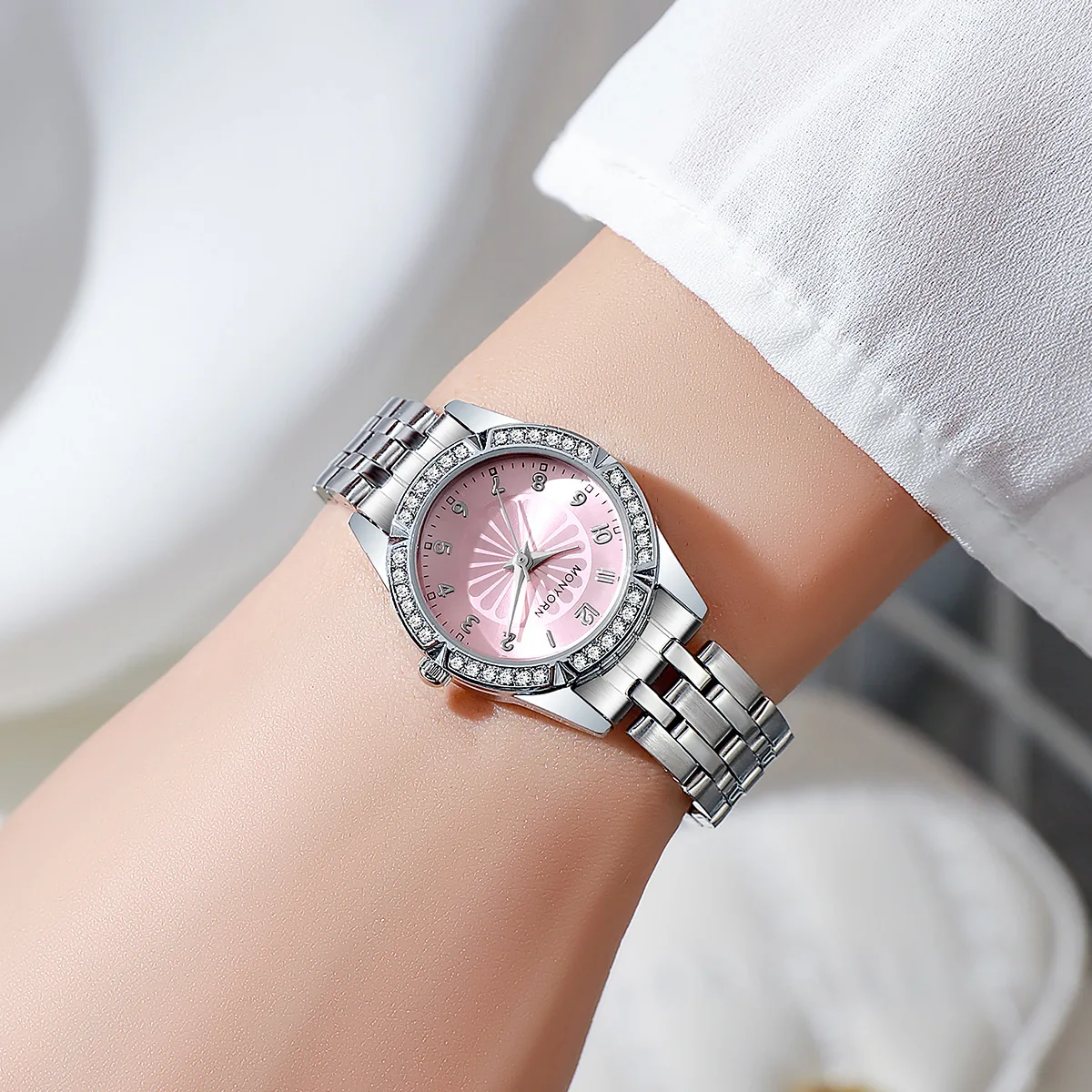 New Fashion Style Women's Watch Fresh and Versatile Women's Watch Steel Belt Quartz Watch