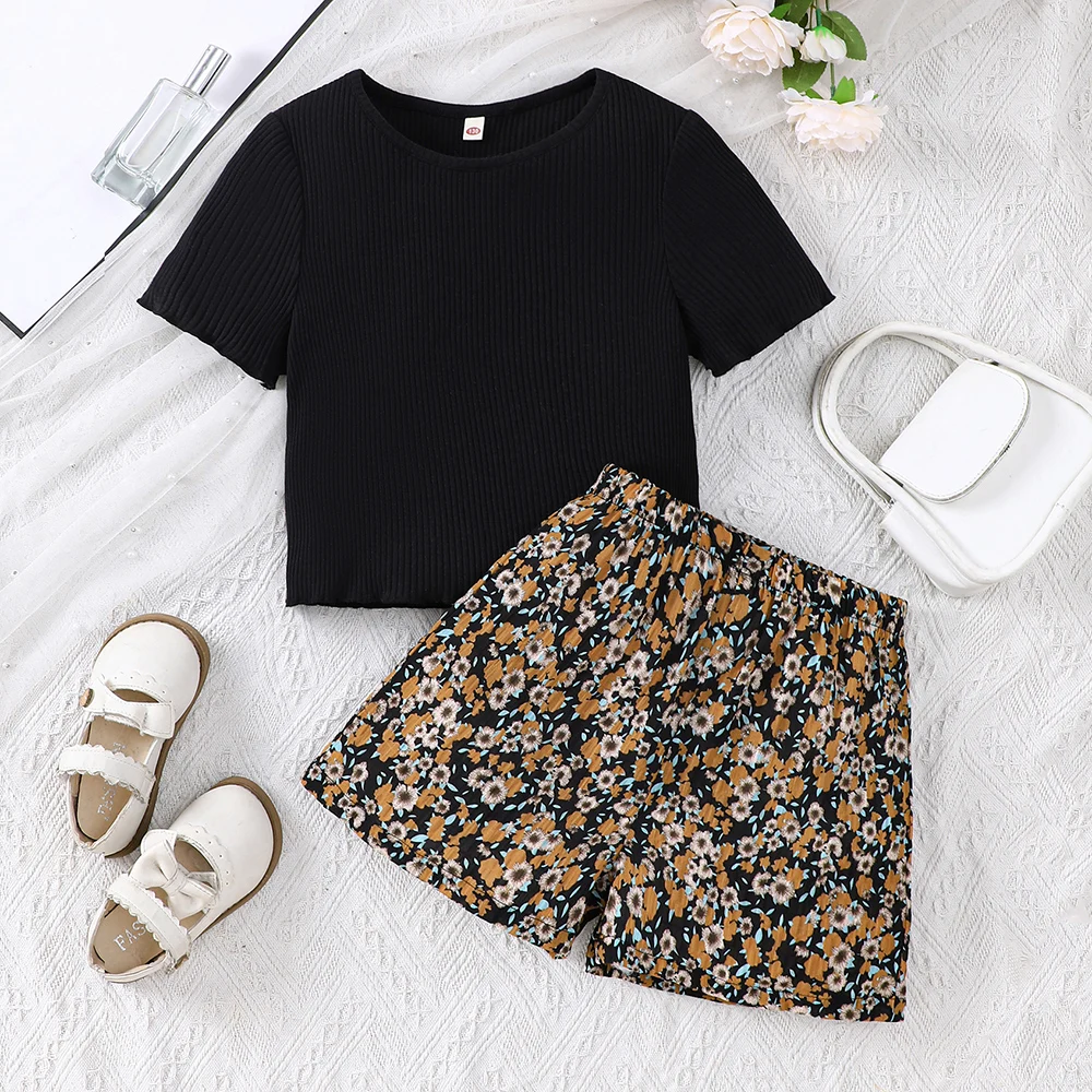 Girls' spring and summer pure color knitted striped short-sleeved top + floral shorts two-piece casual set