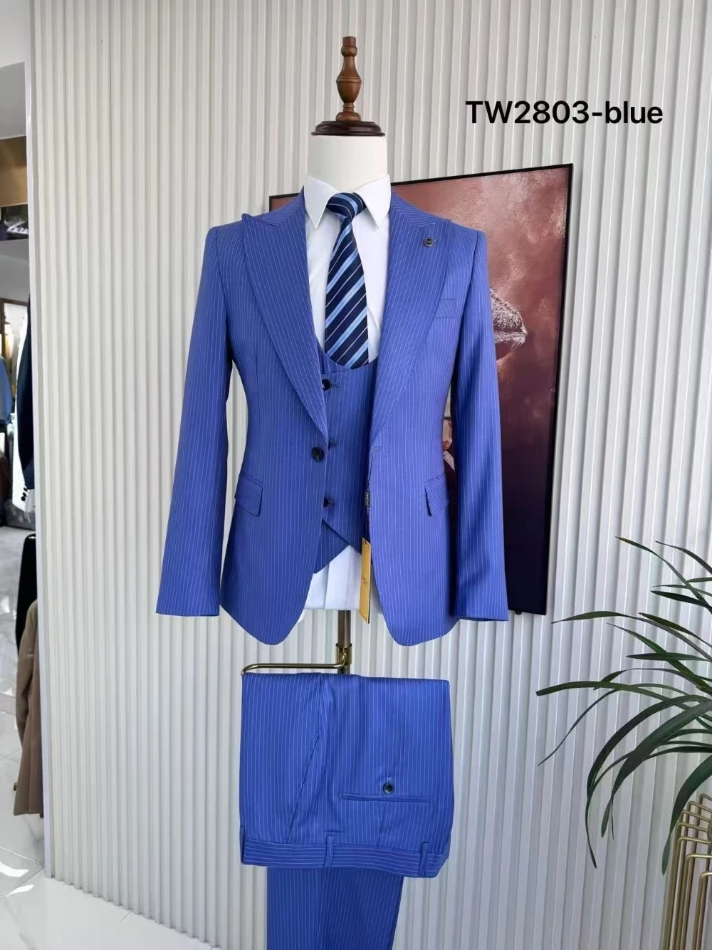 بدلة رسمية رجالية زرقاء مخططة  - مراجعة Men Formal Wear Sale وسعره