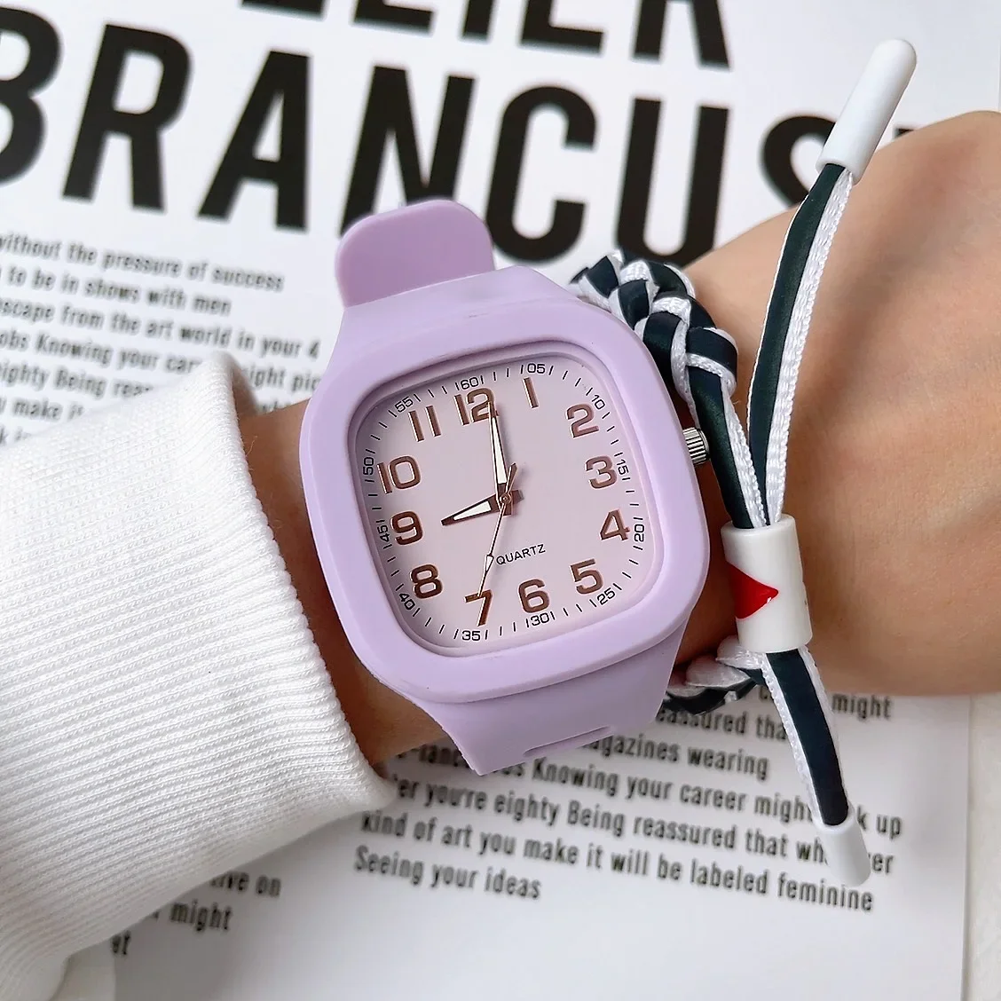 Orologio digitale al quarzo quadrato, tendenza pratica della moda per studenti e studentesse