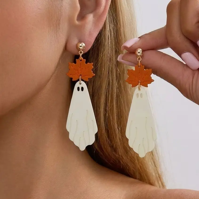 Creative Maple Leaf White Ghost Earrings for Women Minimalist Acrylic Cartoon Ghost Dangle Earrings Halloween Party Jewelry Gift