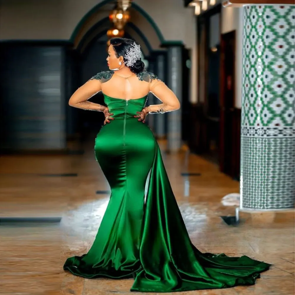 Vestido de noche verde de lujo árabe de Dubái, vestidos de baile de sirena con escote corazón, con lentejuelas vestido plisado, manga larga, tren lateral